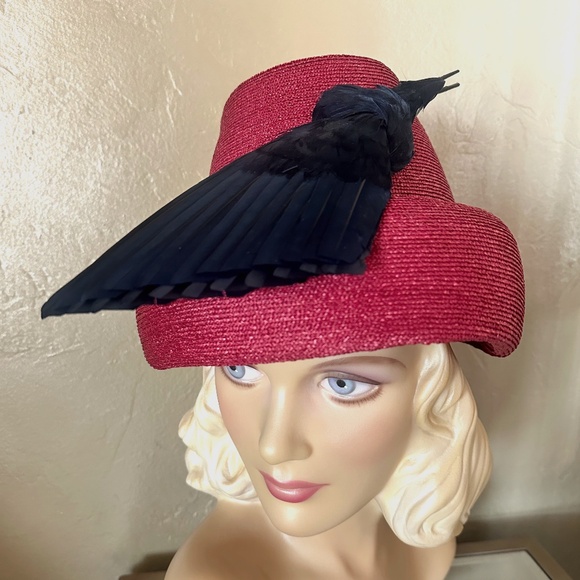 OUTSTANDING DESIGNER 1940s' ROSE RED STRAW HAT WITH NAVY FEATHER 